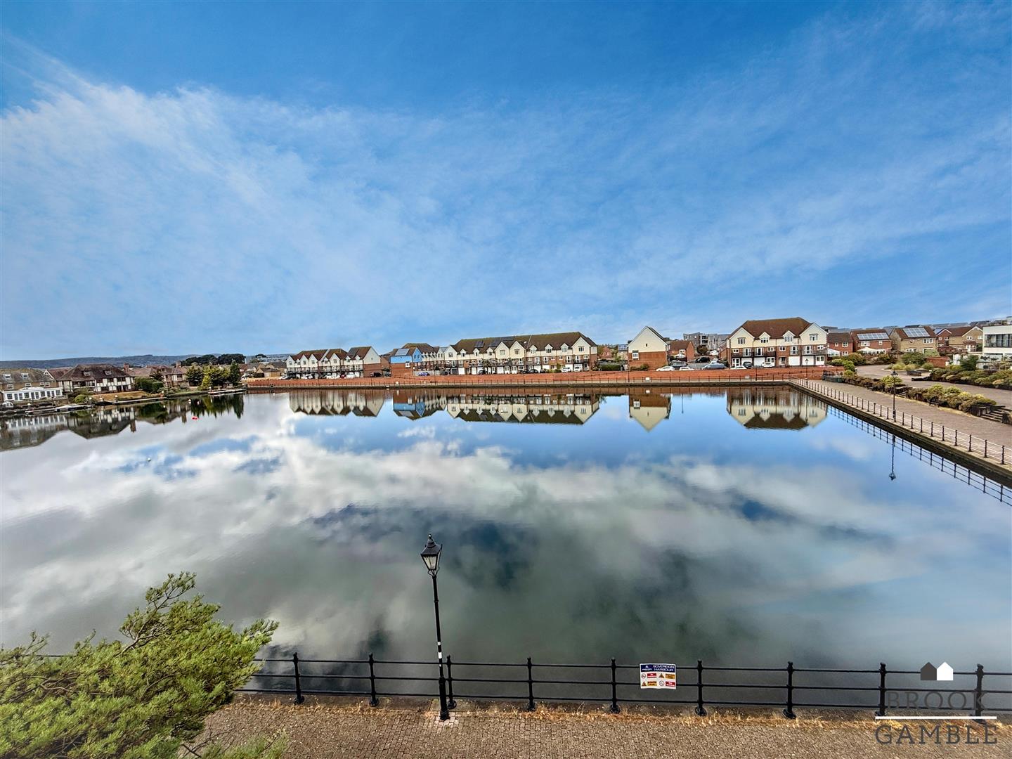 1 Bedroom Apartment. Long Beach View in Eastbourne, East Sussex 5